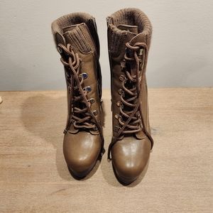 Size 8 medium Jennifer Lopez high heeled boots.